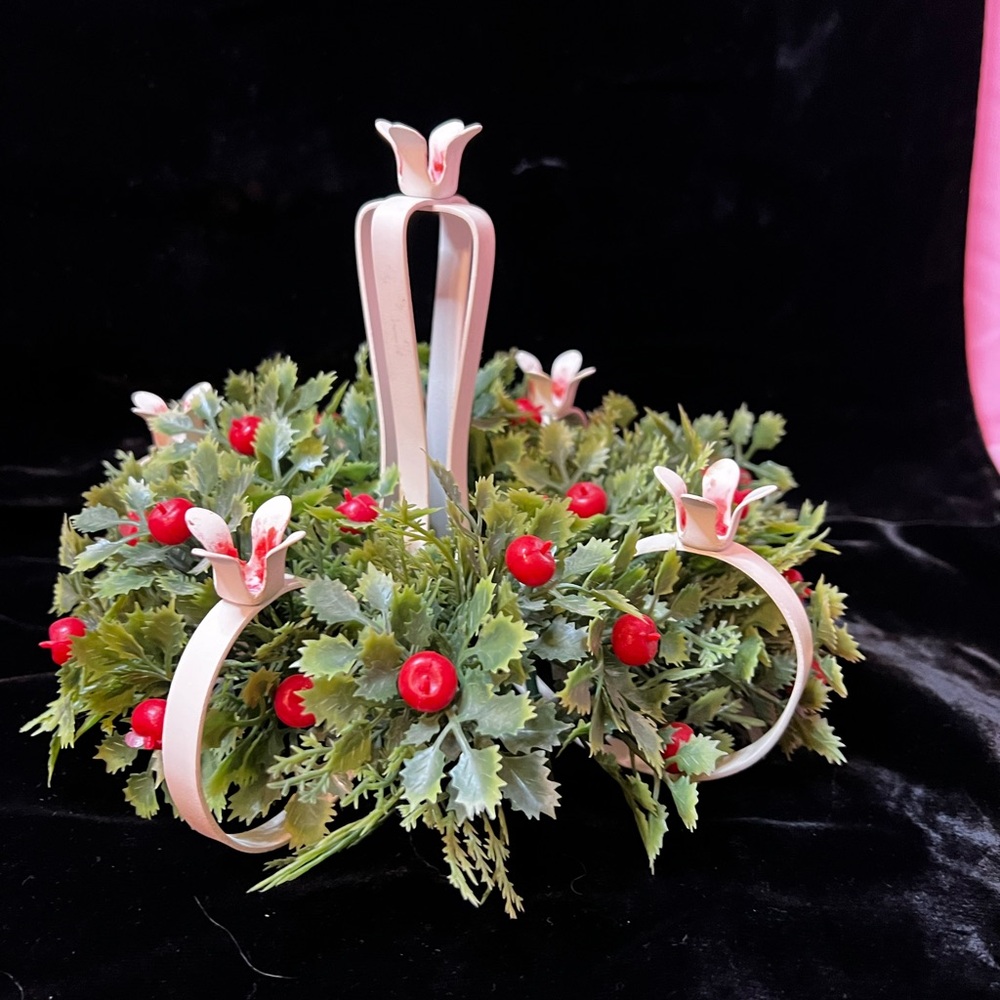 Vintage Festive Green and Red Holiday 5 Candle Holder Wreath plastic